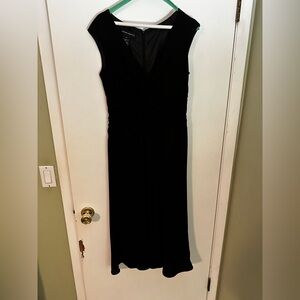 Jones New York Black Sleeveless V-Neck Cocktail Gown